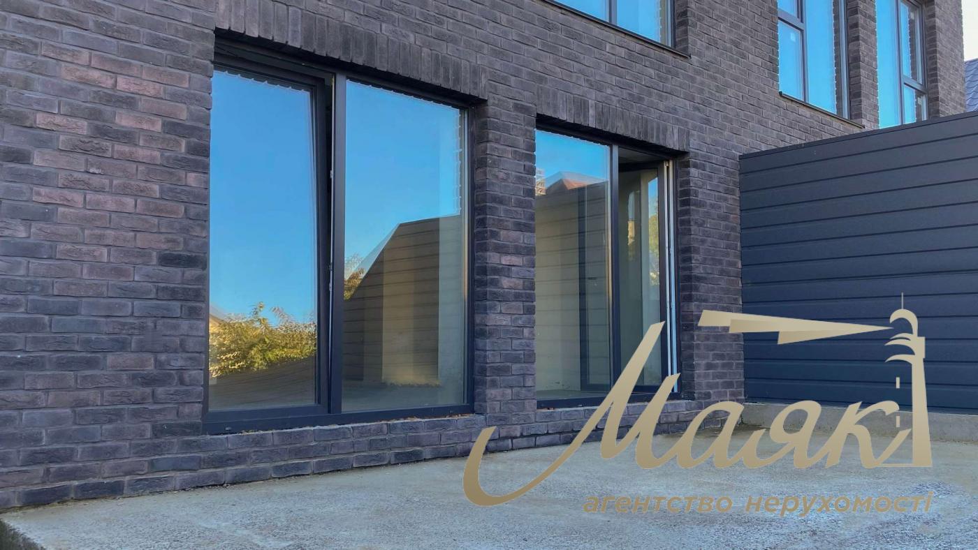 Продажа дома 250м2 с жилым подвалом в Соломенском районе ул. Березова