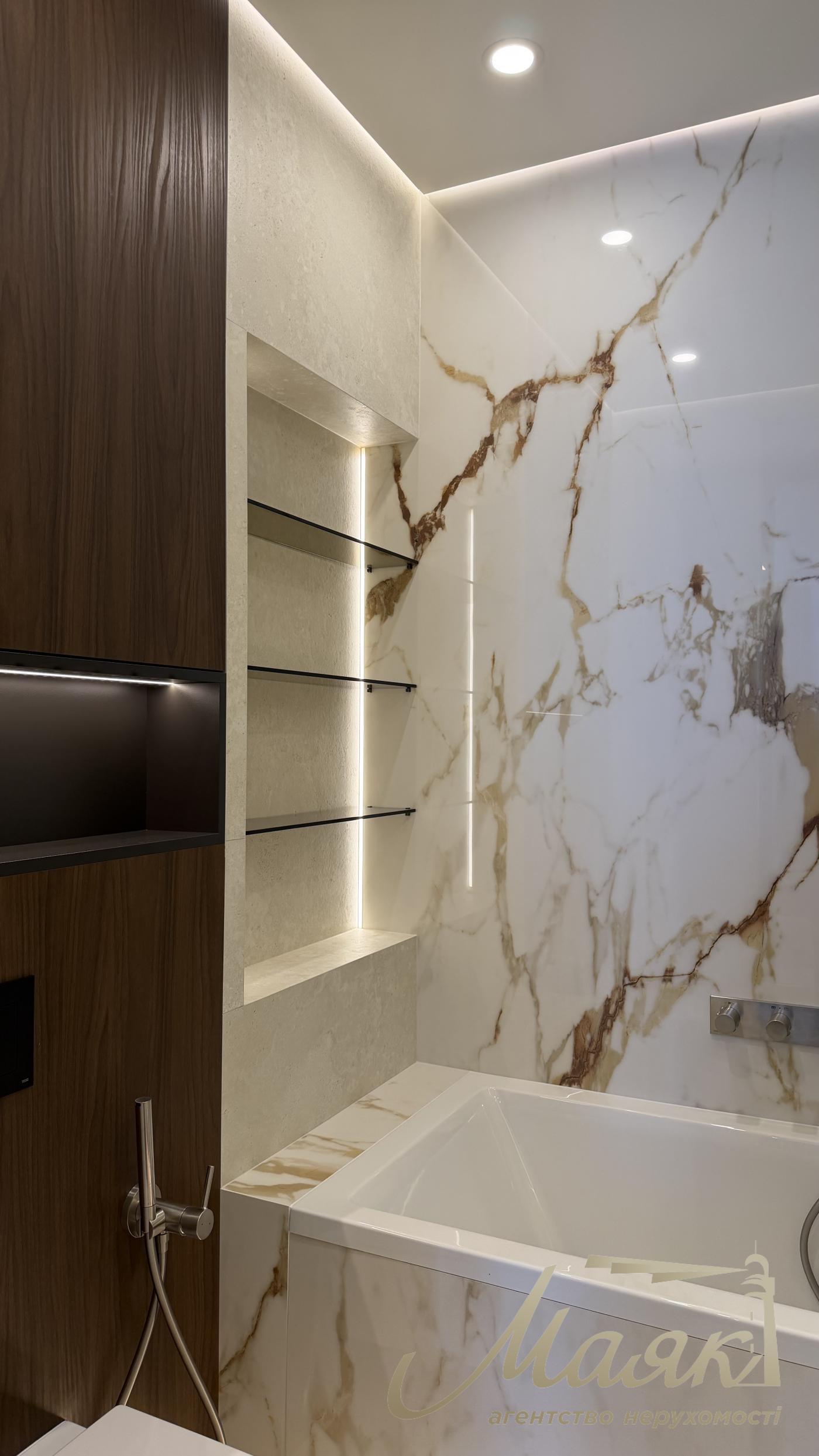 Продаж квартири 118м2 в ЖК Новопечерськие липки, ул. Андрея Верхогляда 15Б. (Михайла Драгомирова)