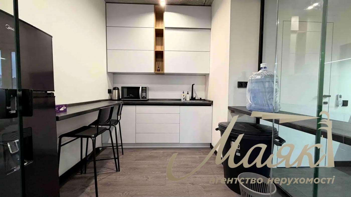 Оренда офісу площею 160 м² на вул. Дмитрівська, 60