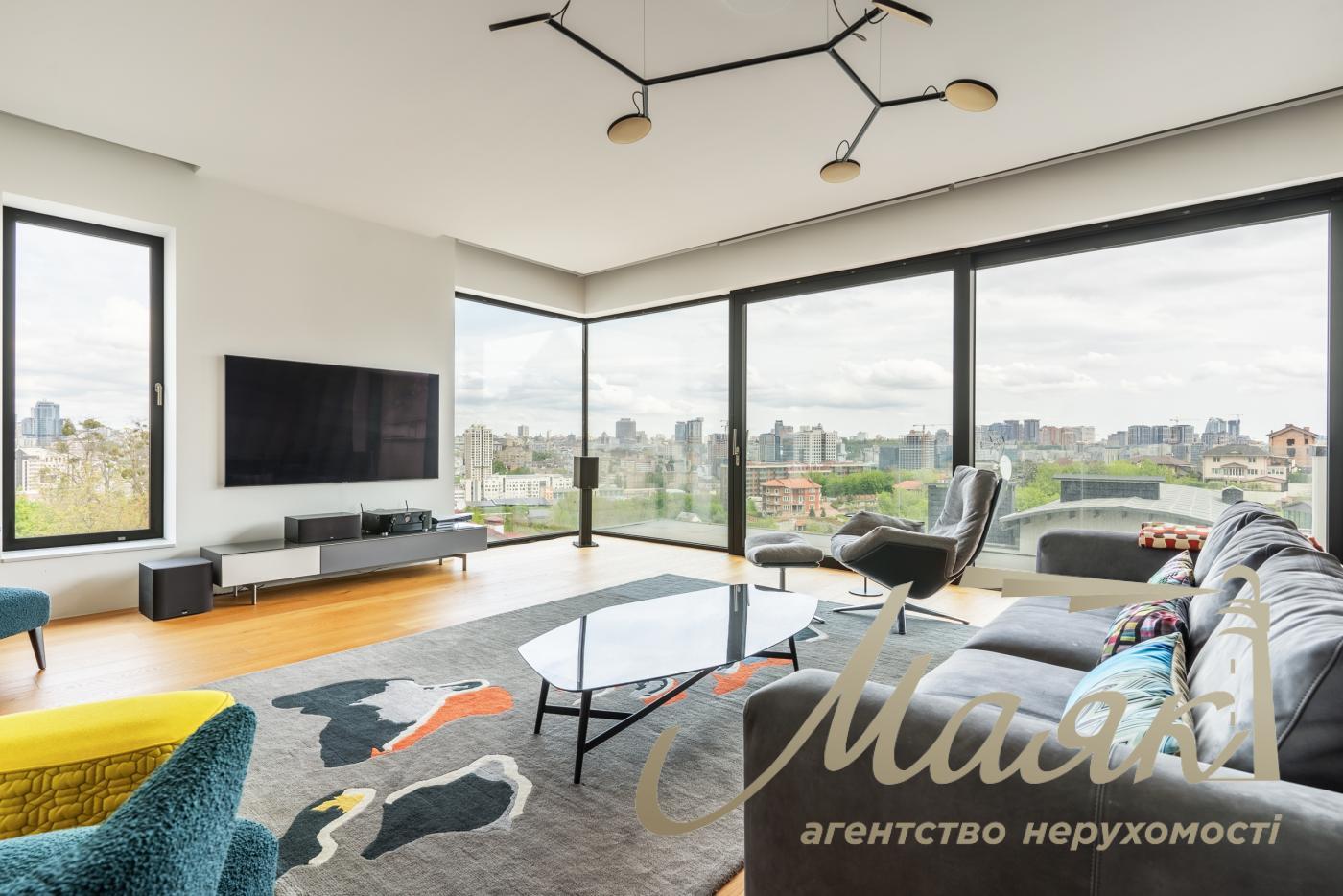 Продаж будинку на Батиєвій горі з розкішним краєвидом, Київ, Центр.