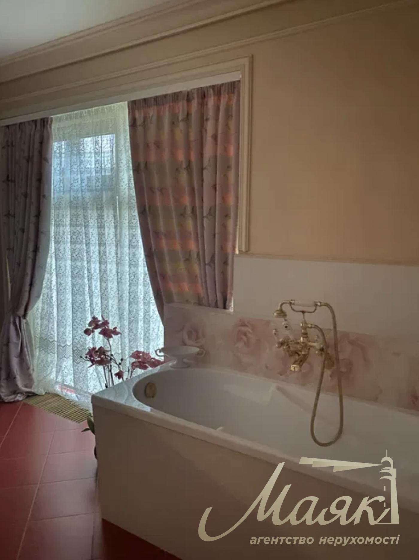 Rent a house 265m2 s.Plyuty/Koncha zaspa/Kozin forest on the territory