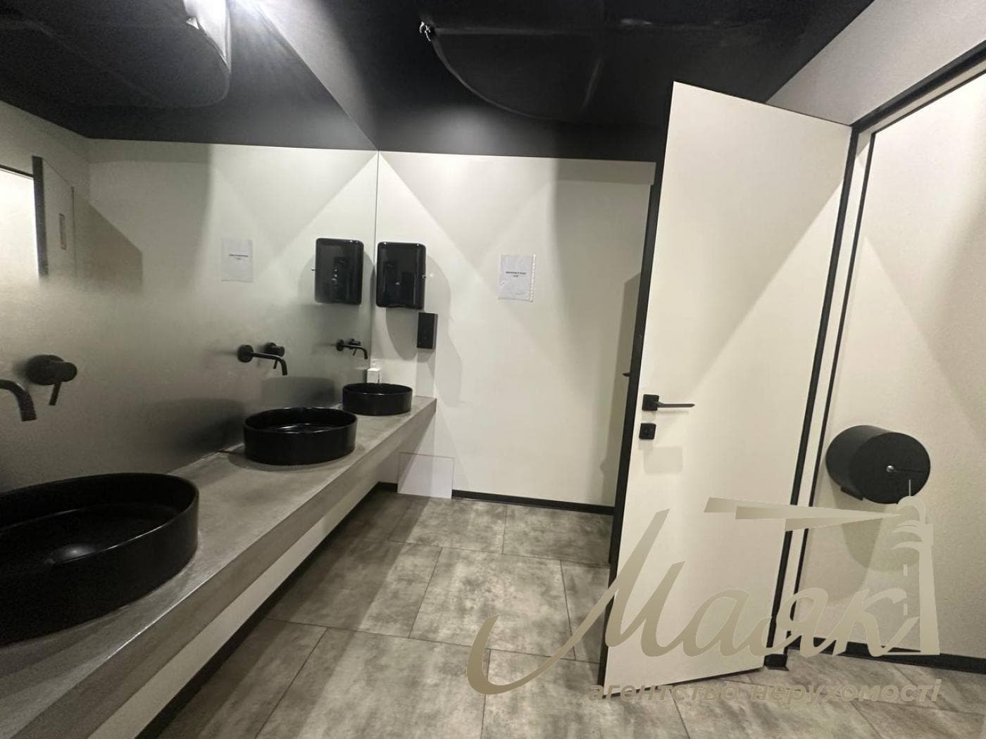 1,132 m² Office Space for Rent in the Business Center at 18/7 Almazova Street, Pechersk
