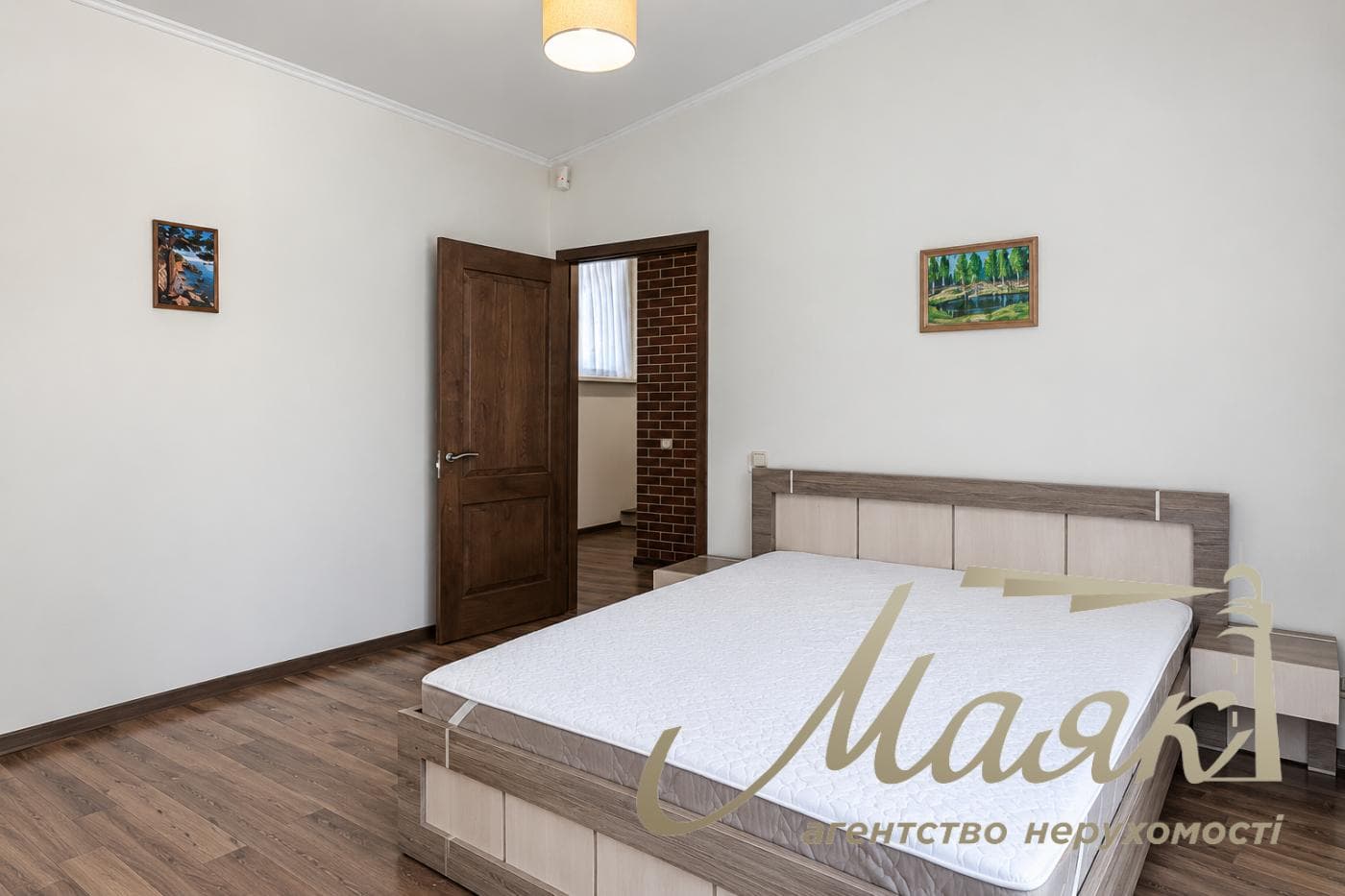 Оренда будинку площею 400 м² у с. Романків, 40 соток землі, басейн з підігрівом у КГ, закрита територія, Обухівський напрямок, Київська область