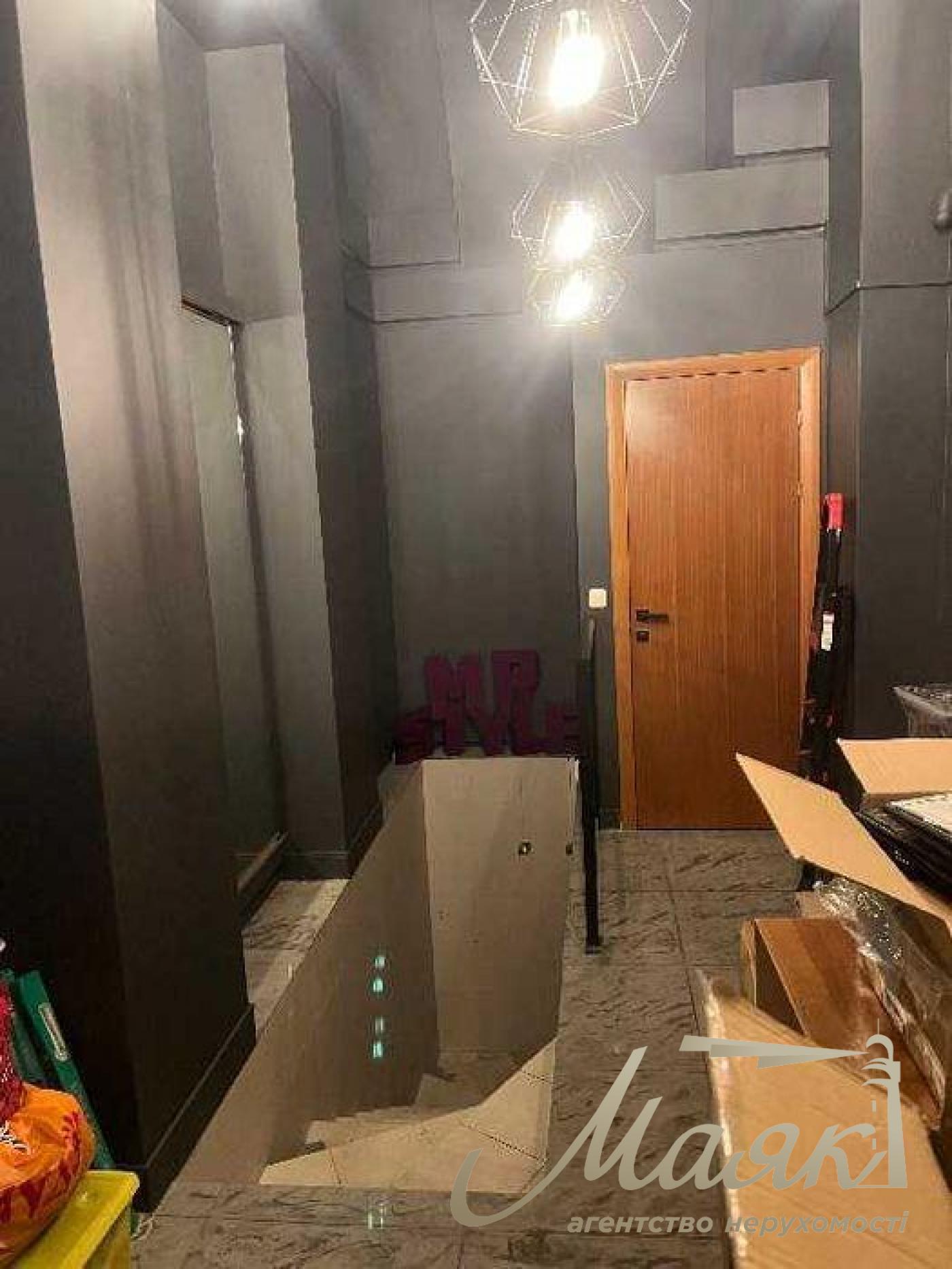 Продаж фасадного приміщення 121 м.кв. Підвисоцького, Печерськ