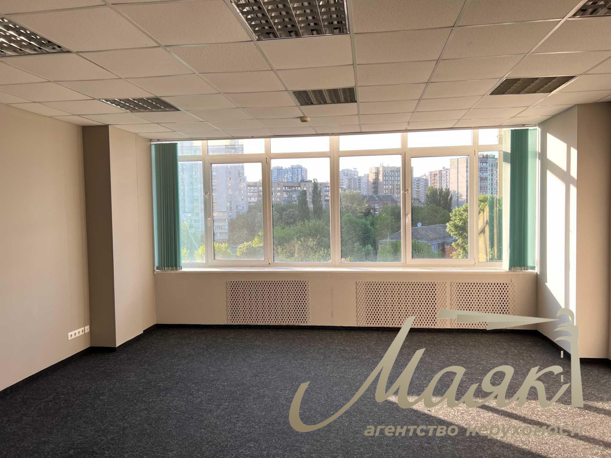 Аренда офисного помещения 636 м2 в БЦ, метро Голосеевская
