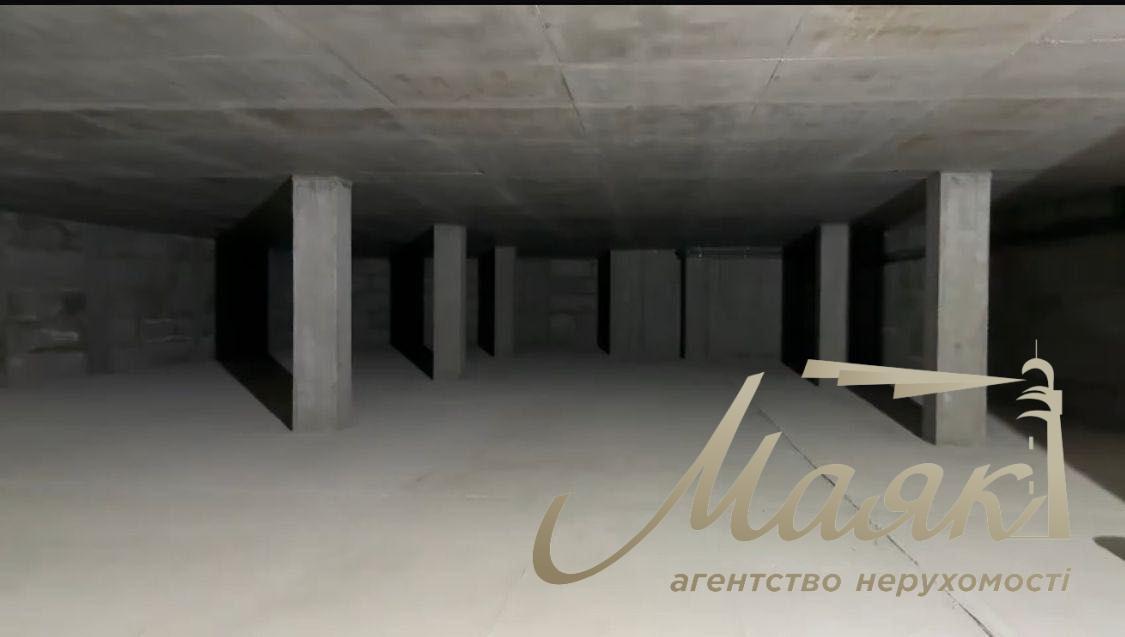 Оренда цокольного поверху 700 кв.м. в торговому центрі в Бучі