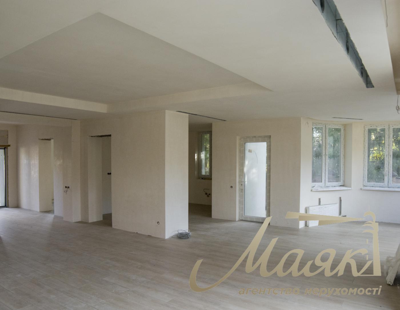 Продаж будинку з гаражем 365м2, ділянка 15 соток у КМ "ОБРІЙ - К" вул. Центральна, у с. Козин,