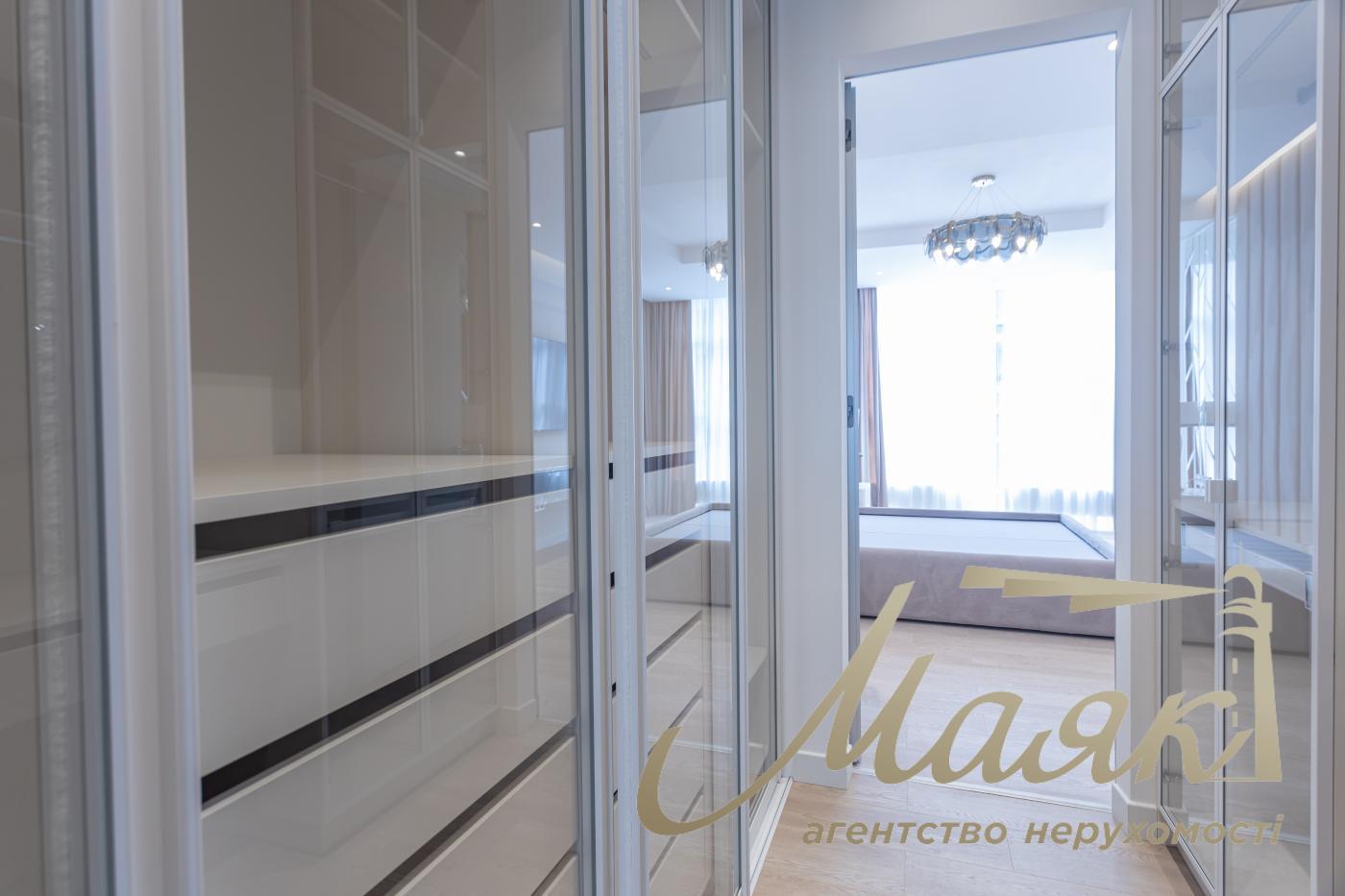 Продаж 4-кімнатної квартири 180 м² в ЖК "Новопечерські Липки", Драгомирова 15Б, Печерський район, Київ.