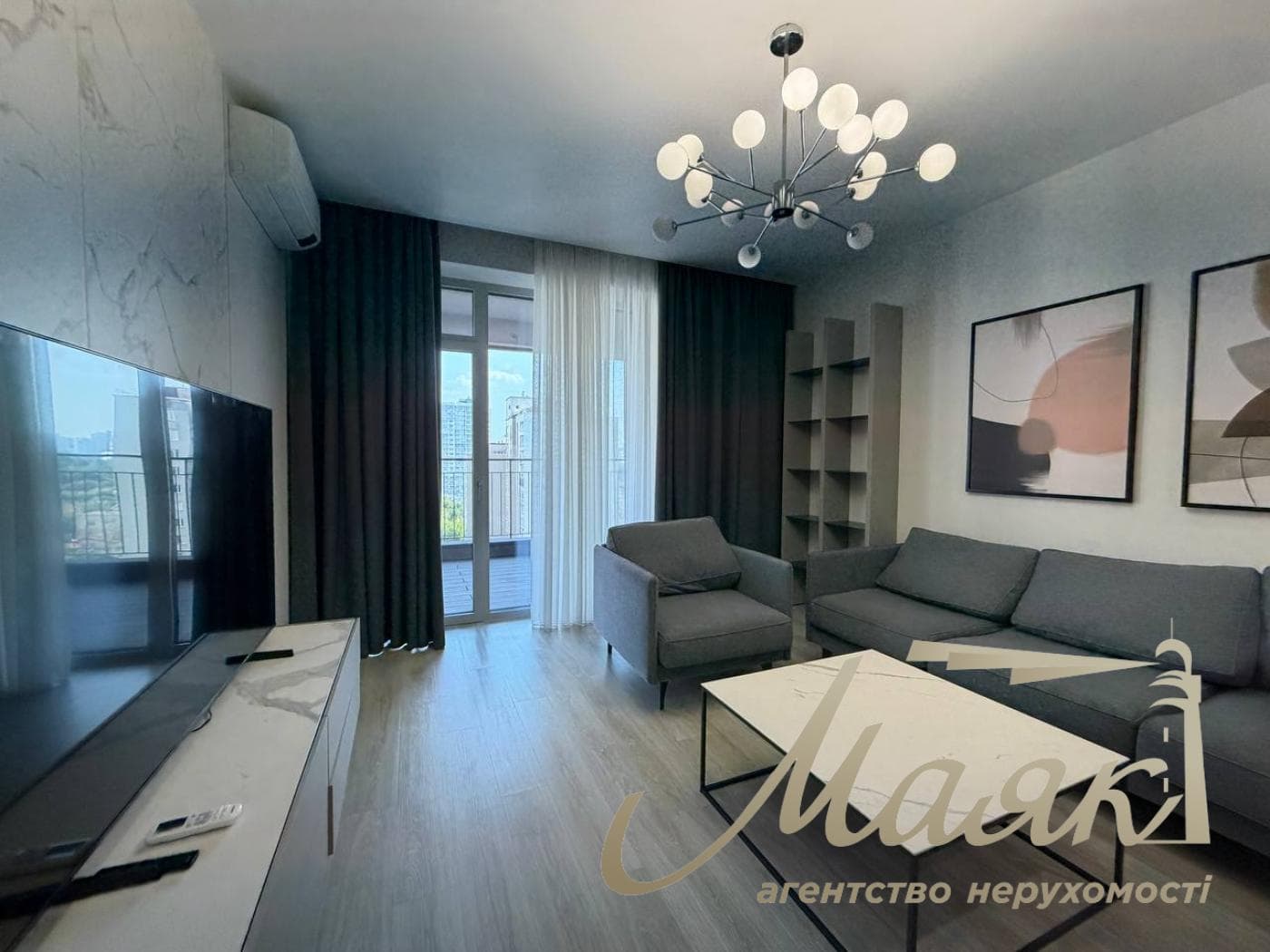 Оренда 2-кімнатної квартири з терасою у ЖК Atlantic Residences, вул. Антоновича, 118. Палац України, Центр.