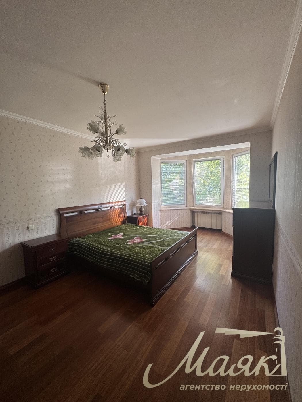Оренда 3-кімнатної квартири площею 90 м² на вулиці Нікольсько-Ботанічній, 2