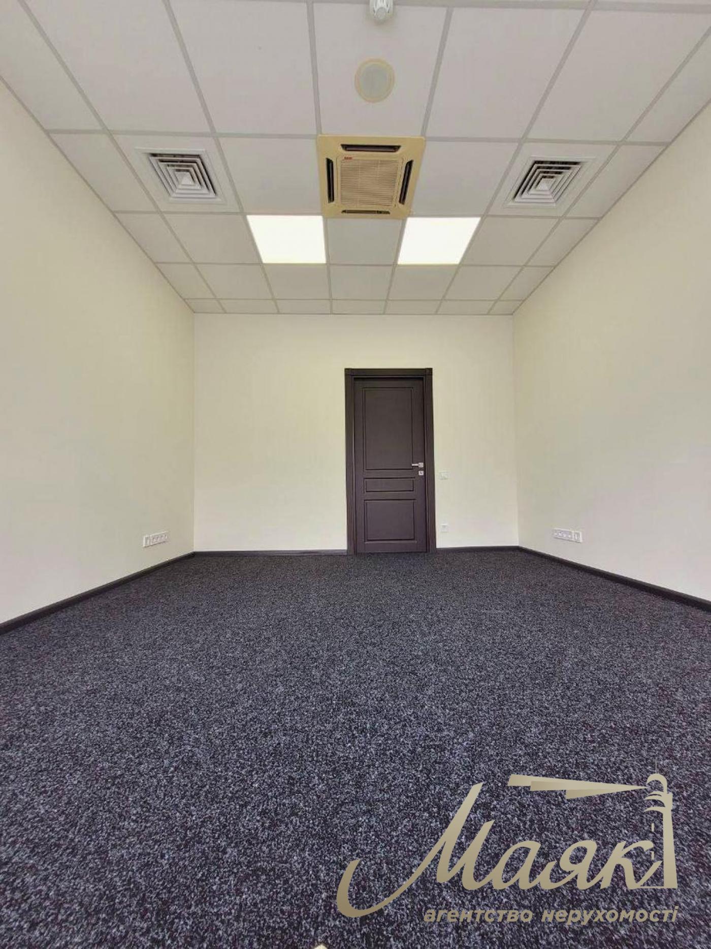 Rent office 187 m² in the center of Kiev, Secheviye Streltsov str. 50