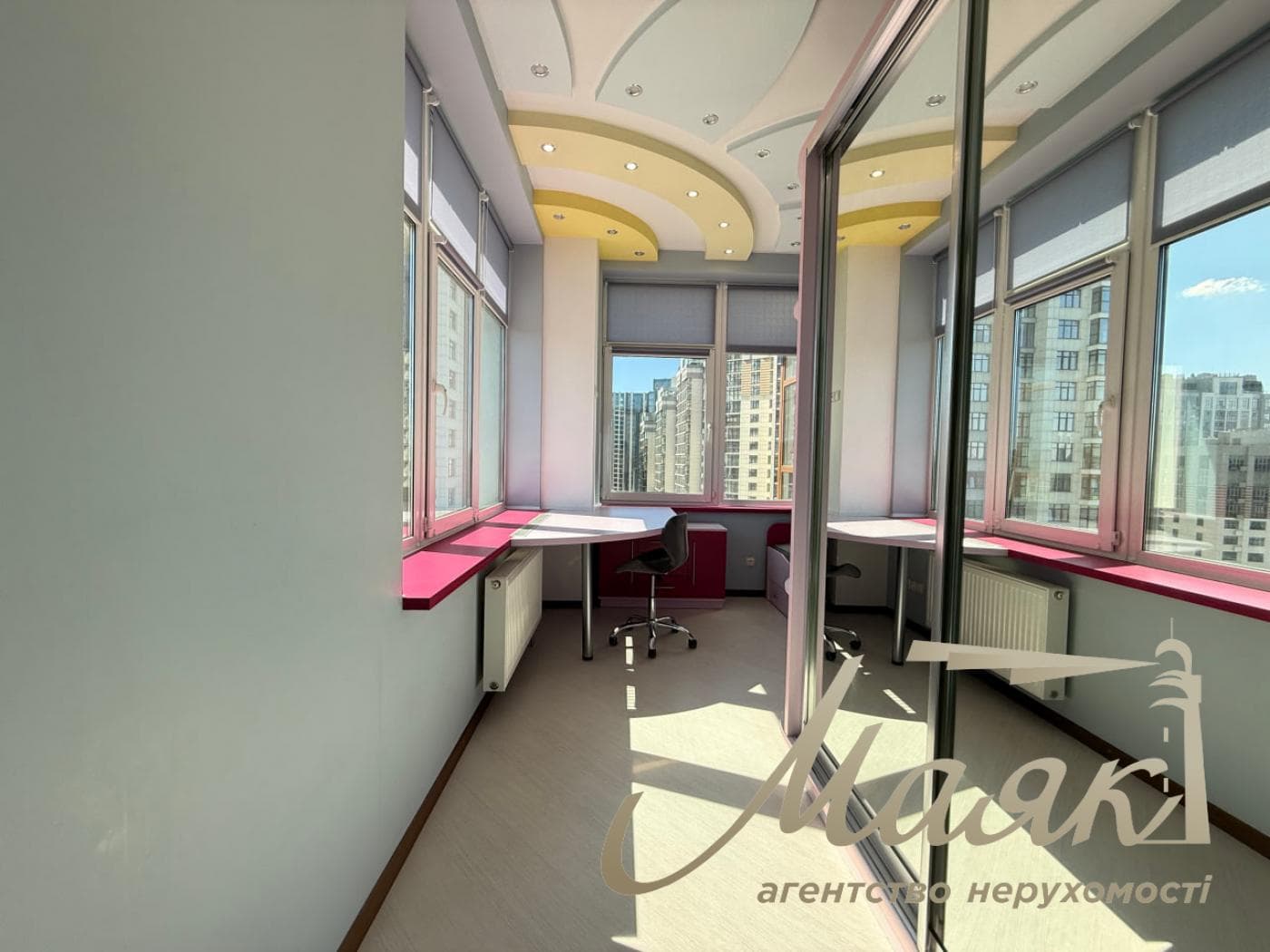 4-room apartment for rent in Pechersk, Novopecherskie Lipki residential complex, 9 Dragomirova St.