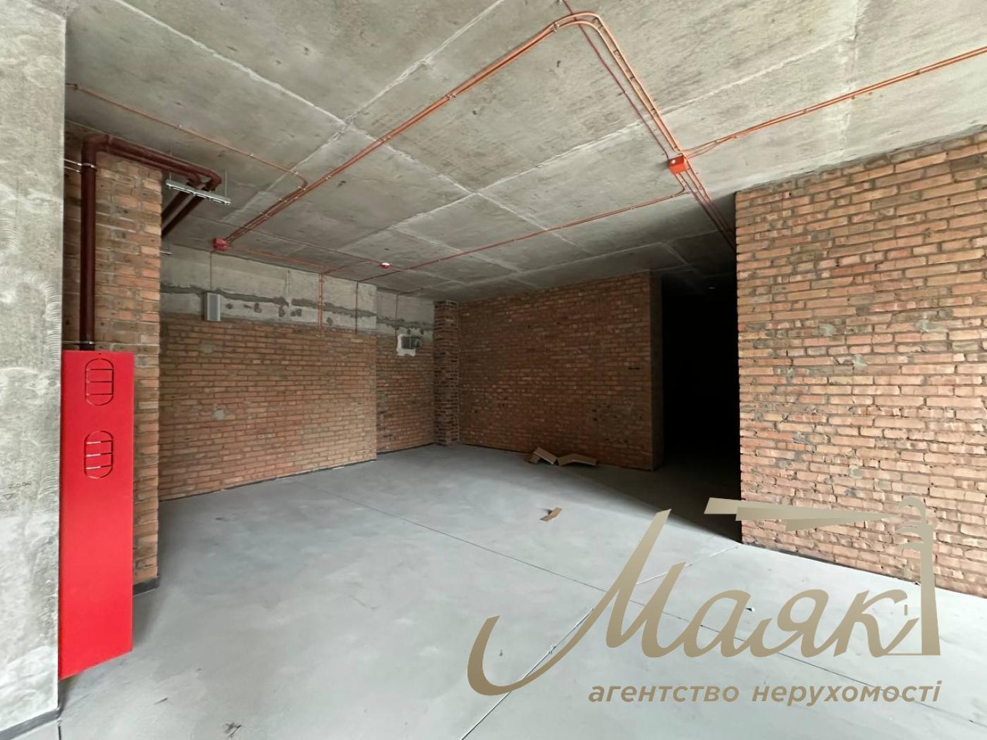 Оренда фасадного приміщення 155м2 у ЖК TRIIINITY, вул. Барбюса Анрі