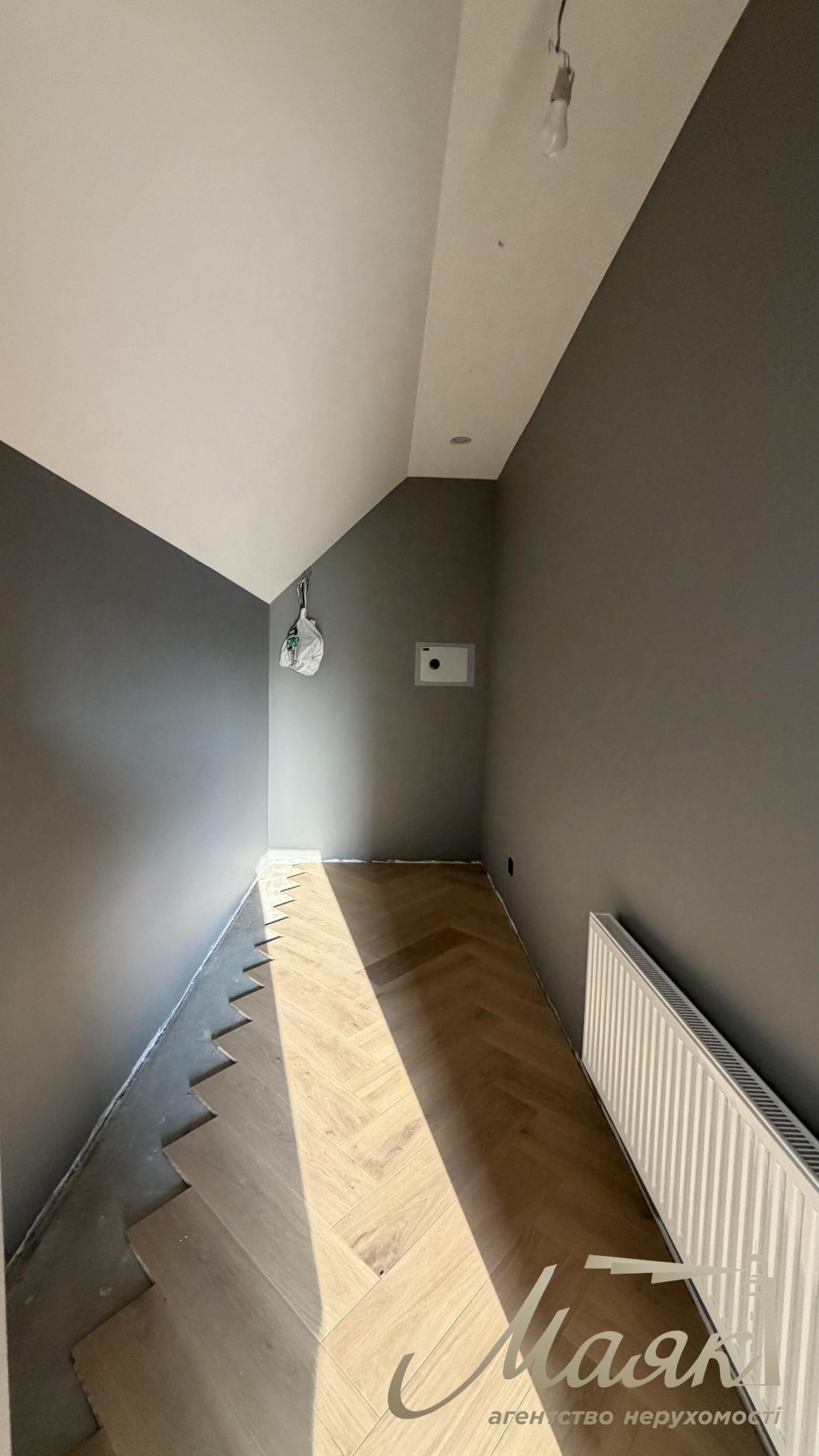 Продаж будинку 326м2 у закритому КМ в Іванковичах