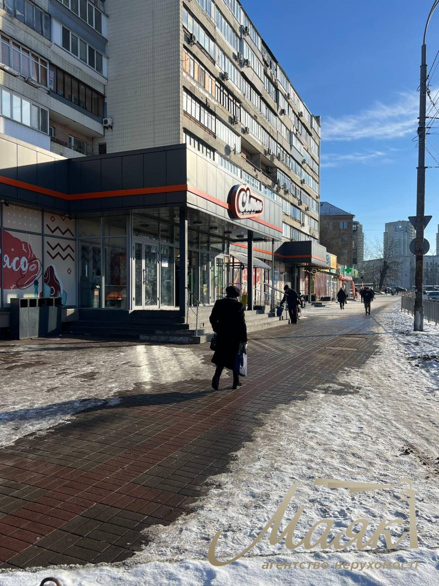 Оренда фасадного приміщення 47,5 м.кв. Севастопольська площа