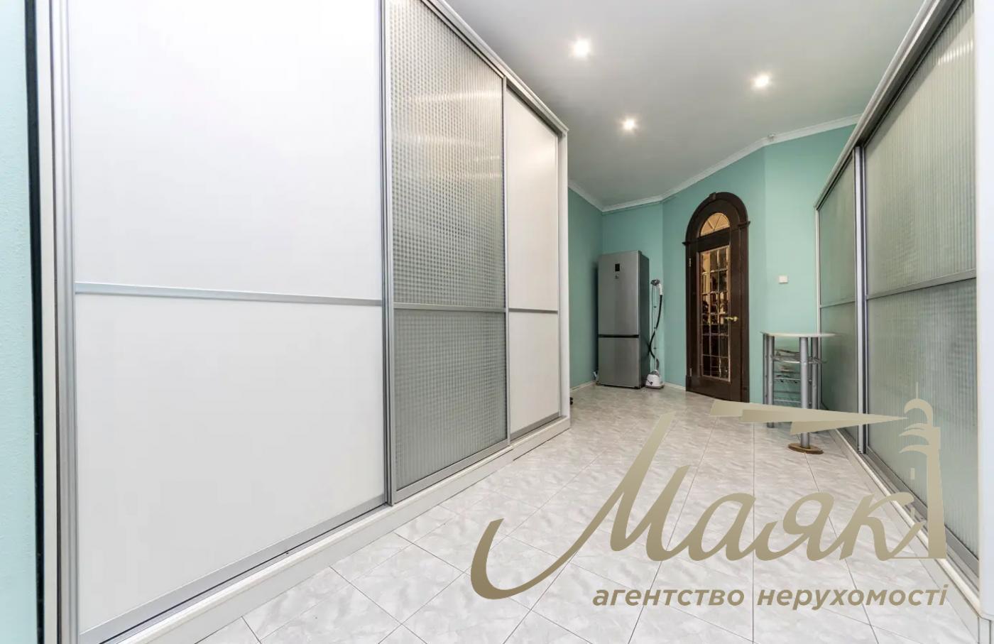 Продажа элитного дома 631м2 в Киеве, Голосеевский р-н, с.Вита-Литовская, пров. Залужный