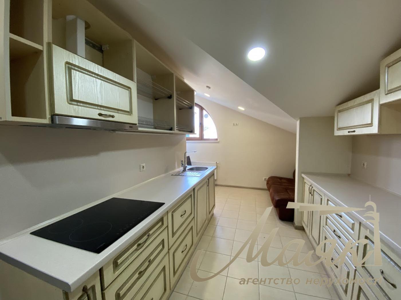 Sale of office 264 m2 in the center of Kyiv, Trehsvyatitelskaya street