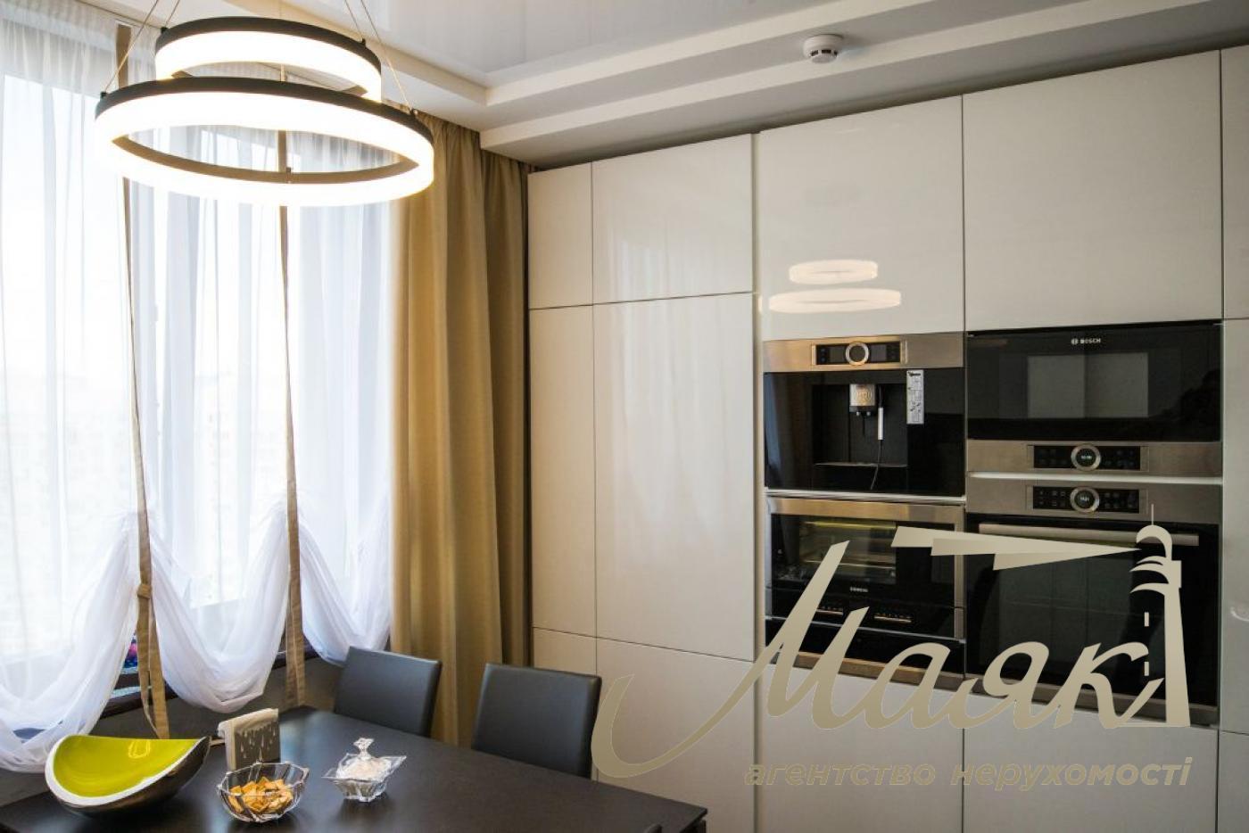 Sale of a penthouse with a view and a terrace of 416 m2 on Dneprovskaya Embankment, Osokorki