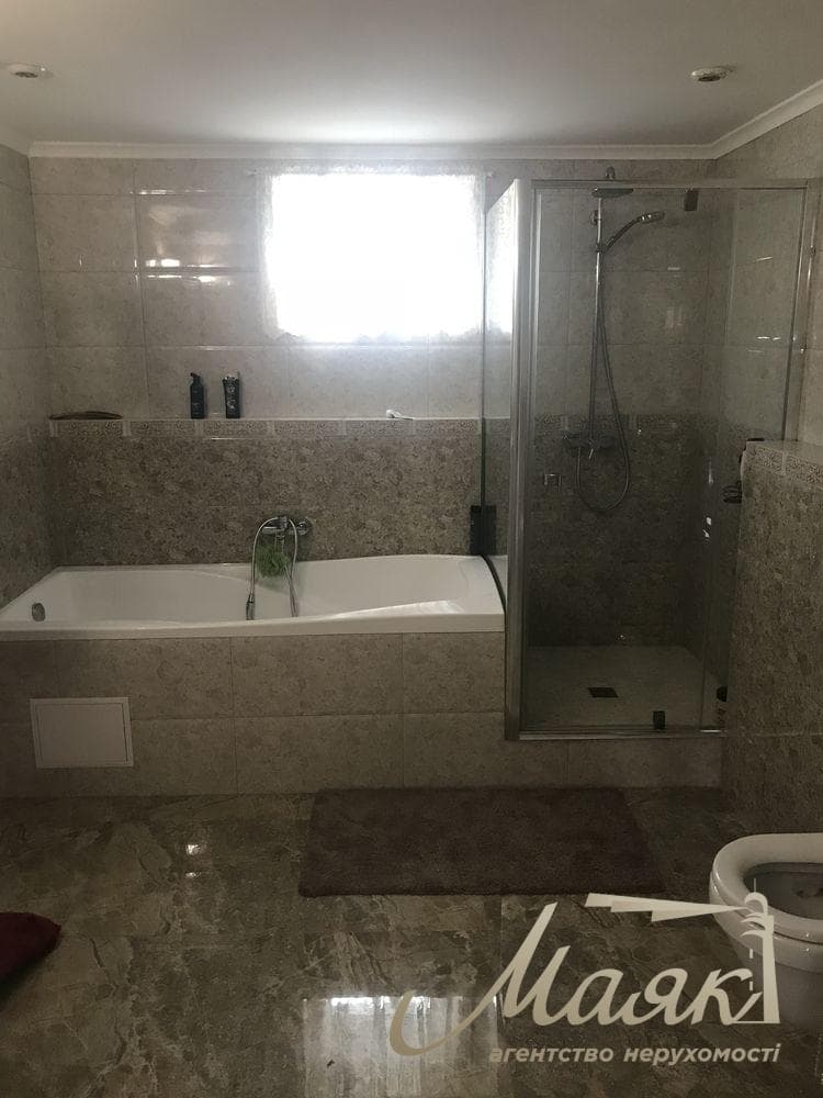 Оренда авторського будинку площею 400 м² з більярдною, зимовим садом та гаражем на 2 автомобілі в с. Підгорці, Обухівський напрямок, Київська область
