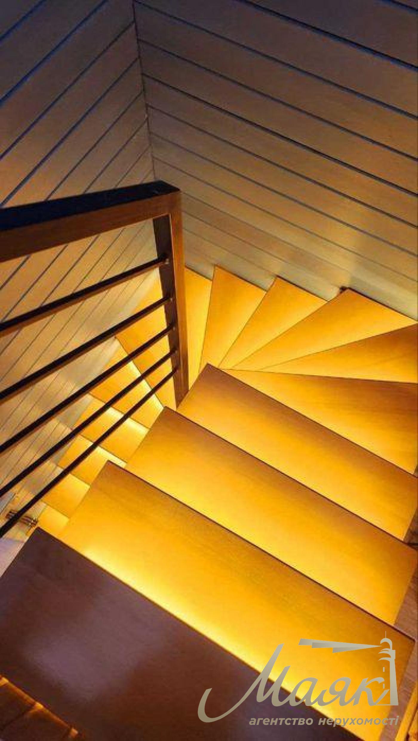 Sale of a house 280m2 with a swimming pool in the village of Romankov, Kiev region, Kiev-Svyatoshinsky district.