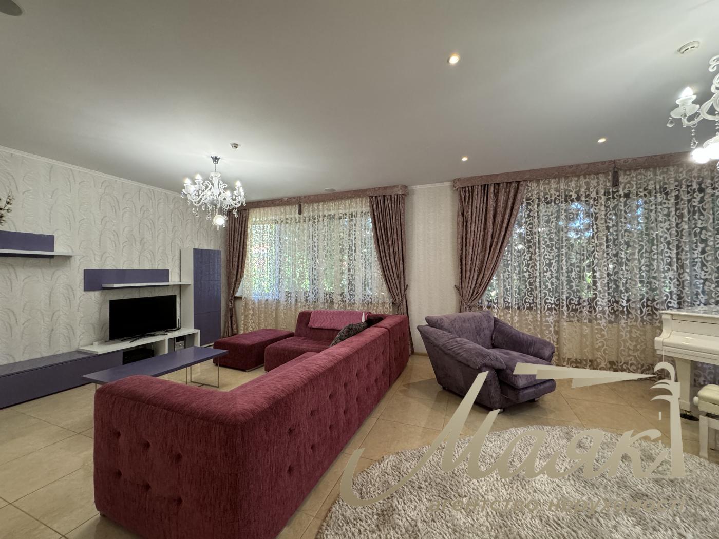 Rent 2-storey house 220m2 in. Ivankovici/Kruglyk, KG "Maetok"