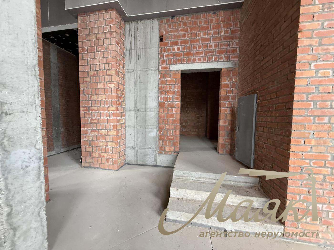 Продажа фасадного коммерческого помещения 244 м² в UNIT.Home, ул. Гарета Джонса/Семьи Хохловых, Шевченковский район.