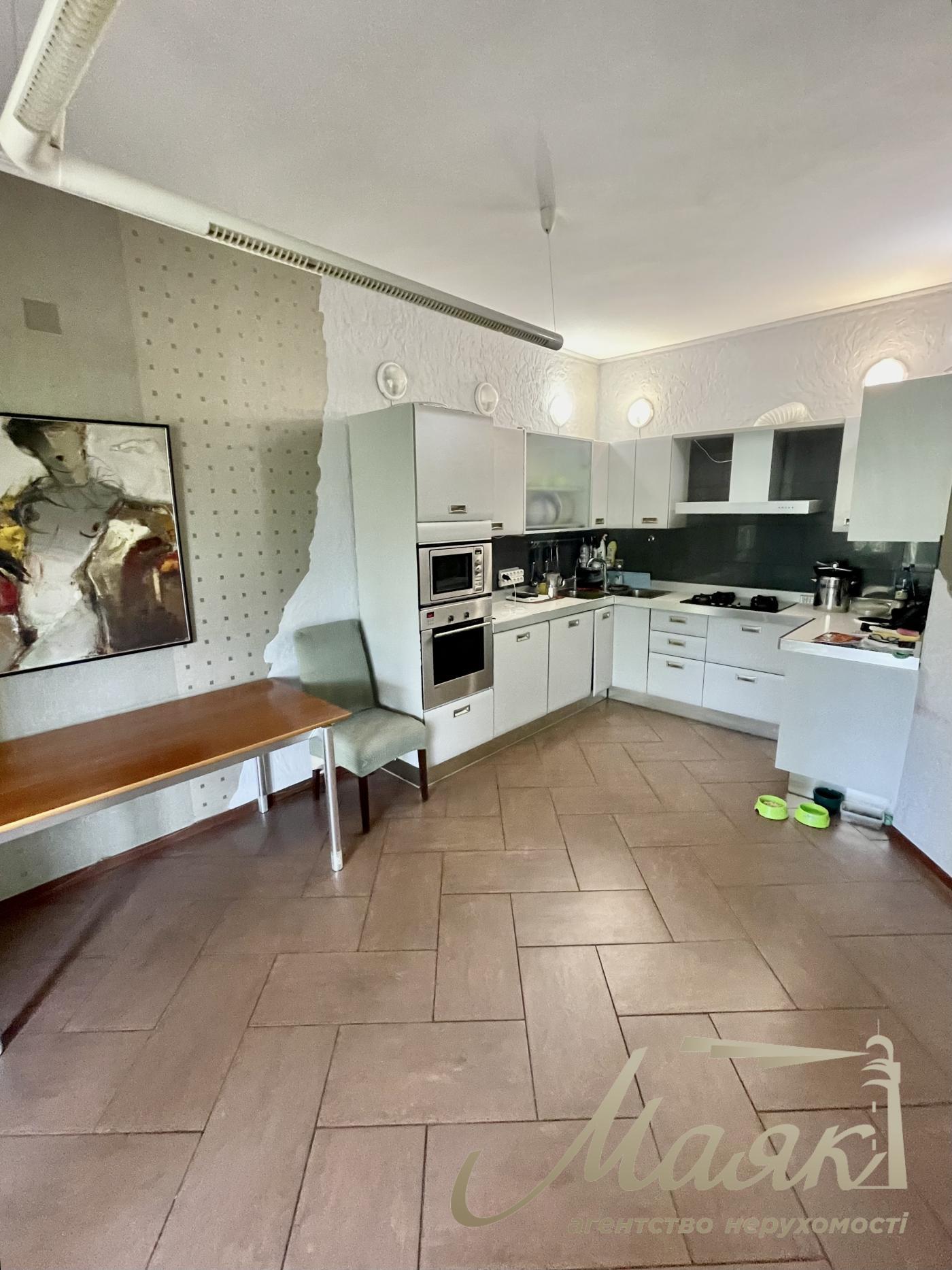 Sale of house (430m2) with swimming pool s.Lesniki