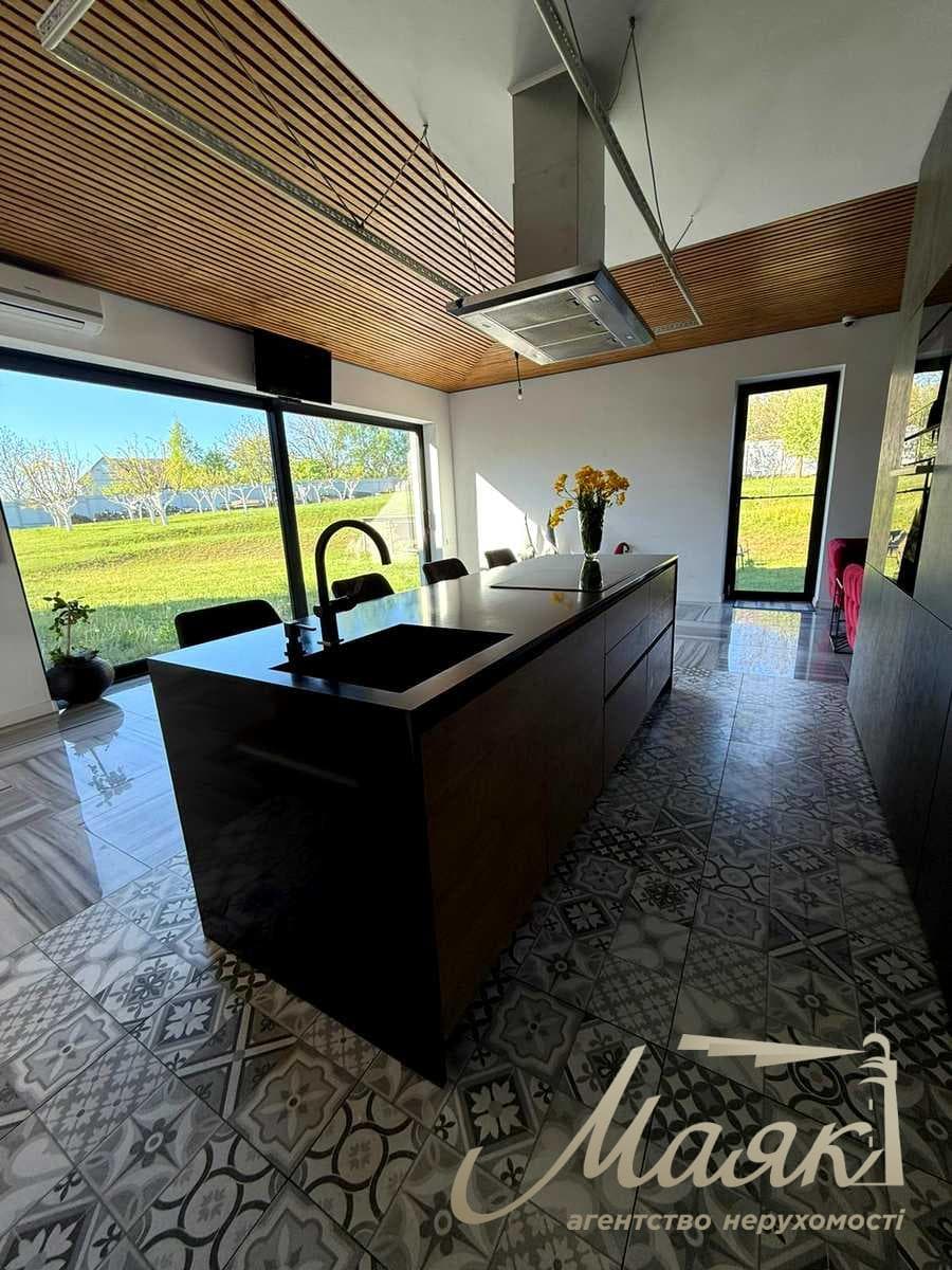 Оренда сучасного будинку площею 150 м² у с. Гвоздів, вул. Зарічна, Київська область, Обухівський район.