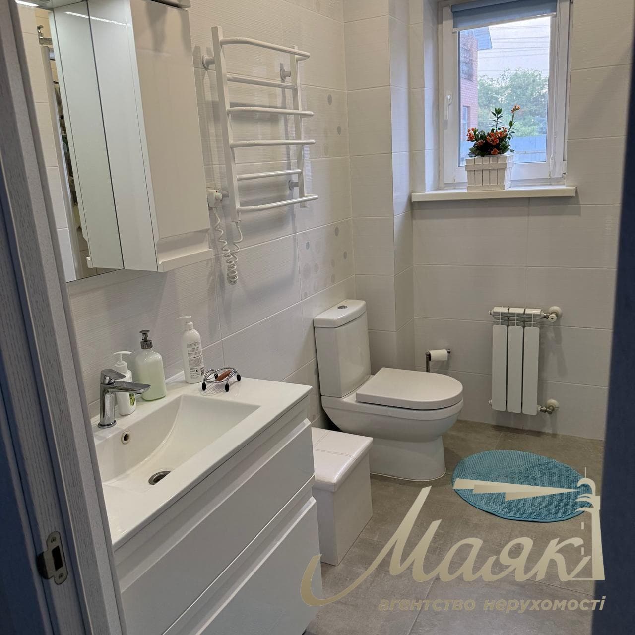 Cozy two-story house (135 m²) for sale, perfect for comfortable living in the village of Kryukovshchina, Kyiv-Svyatoshynsky District, Kyiv Oblast.