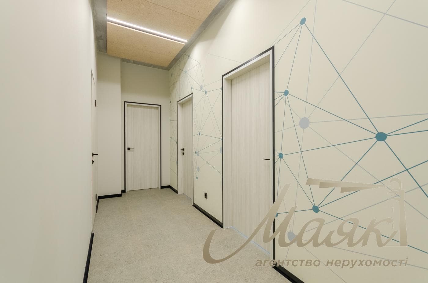 150 m² office space for rent in the Richmond residential complex, 26 McKenna Street; equipped with an inverter.