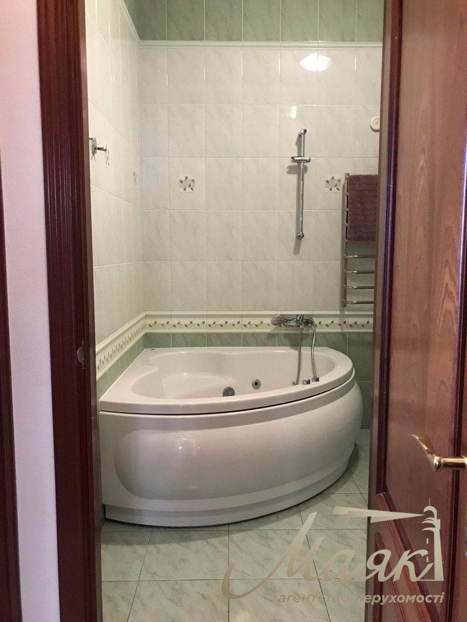 3-room apartment for rent at 12E Ivasyuka Ave., Obolonska Embankment.