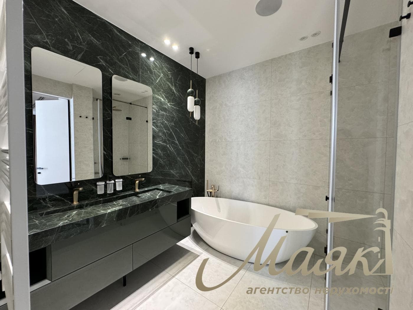 Продажа 3к квартиры 150м2 в ЖК Новопечерские липки, Драгомирова 17, Печерск, Киев