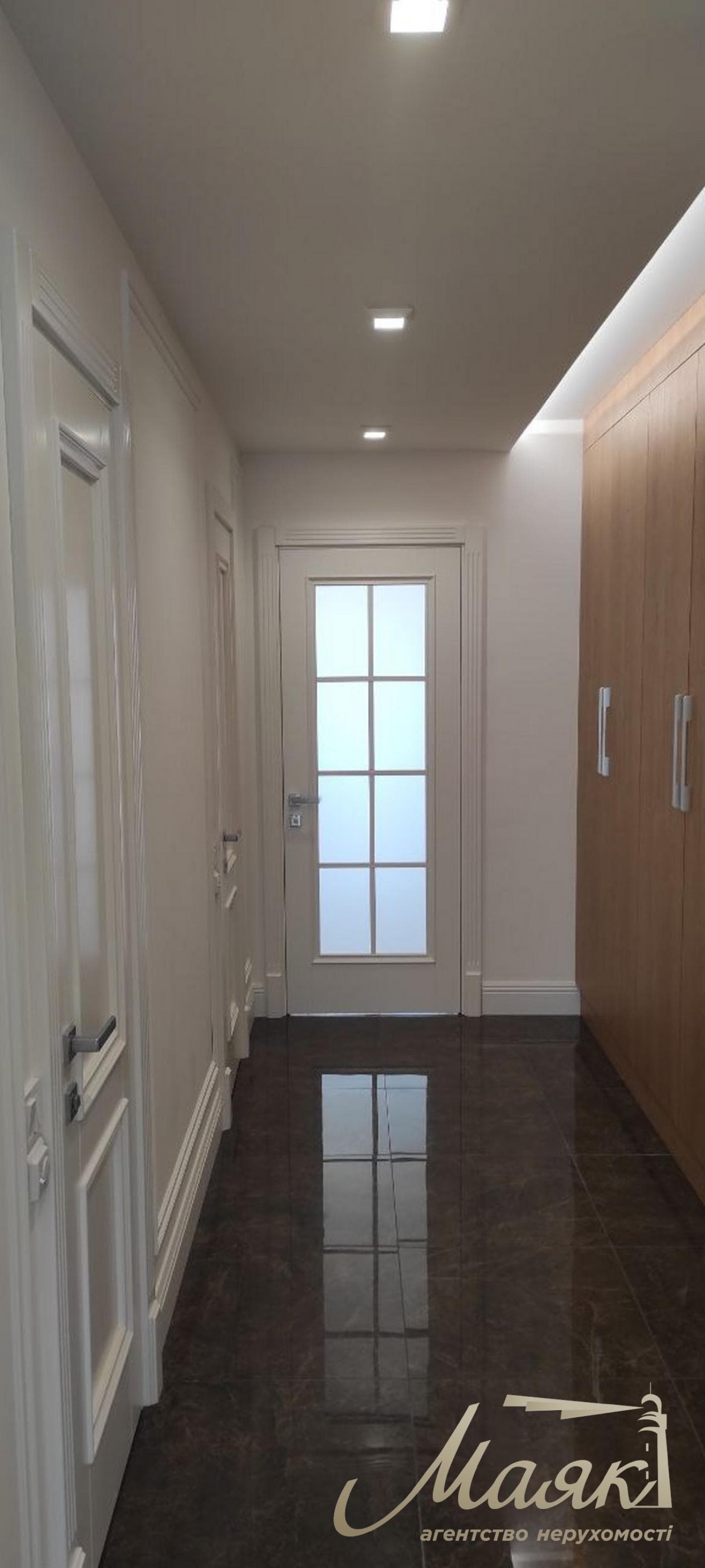2-bedroom apartment for sale in the Podil Plaza & Residence residential complex, Hlubochitska Street
