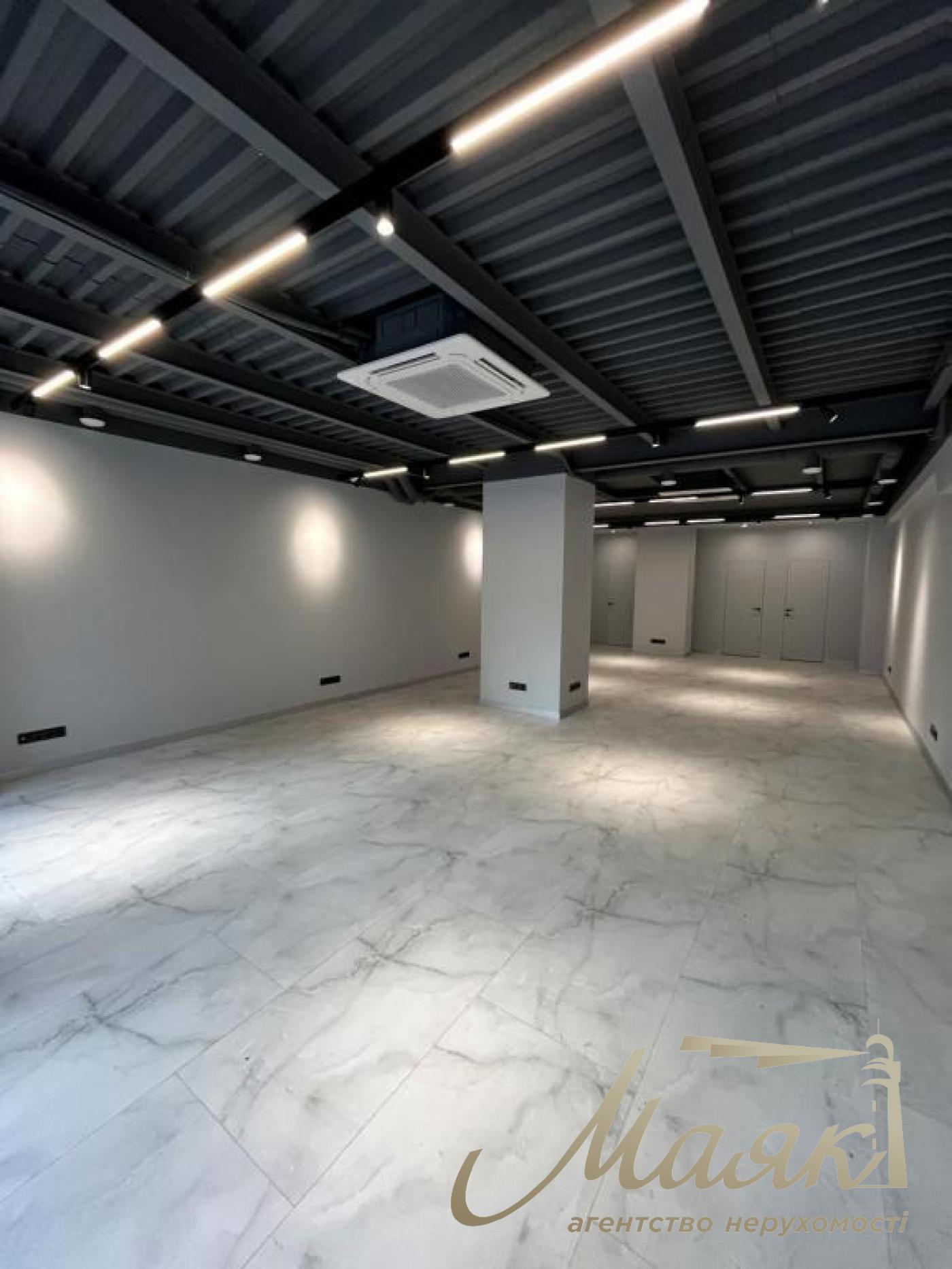 Оренда фасадного приміщення 89 м.кв. ЖК Дельмар, Центр