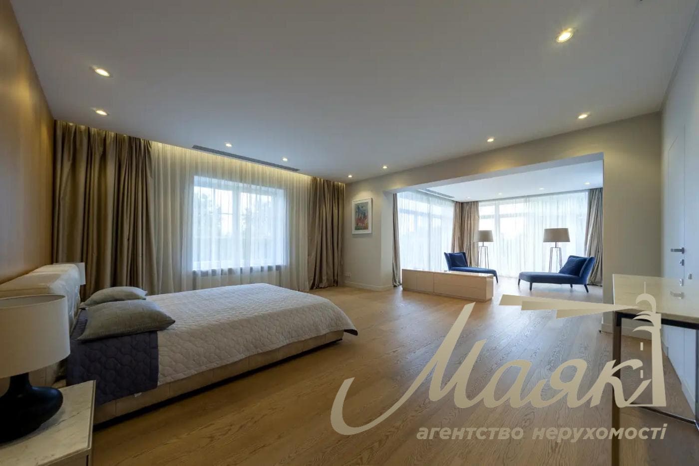 Оренда 3-поверхового будинку площею 570 м², Плюти