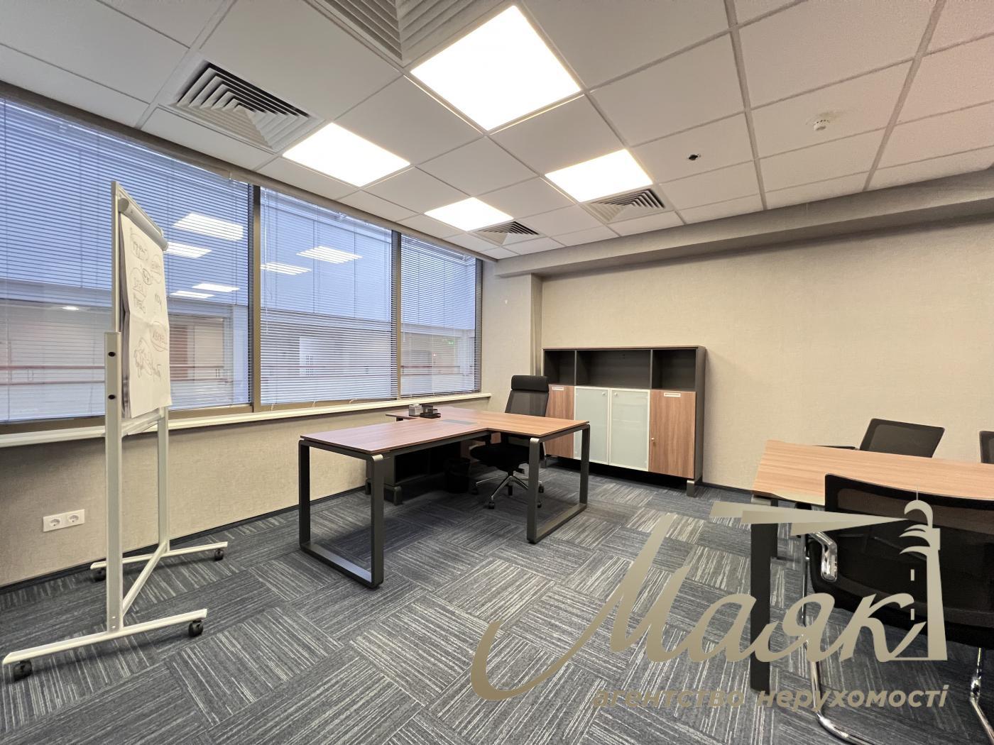 Оренда офісу 77 кв.м в БЦ Леонардо по вул. Богдана Хмельницького 52/17
