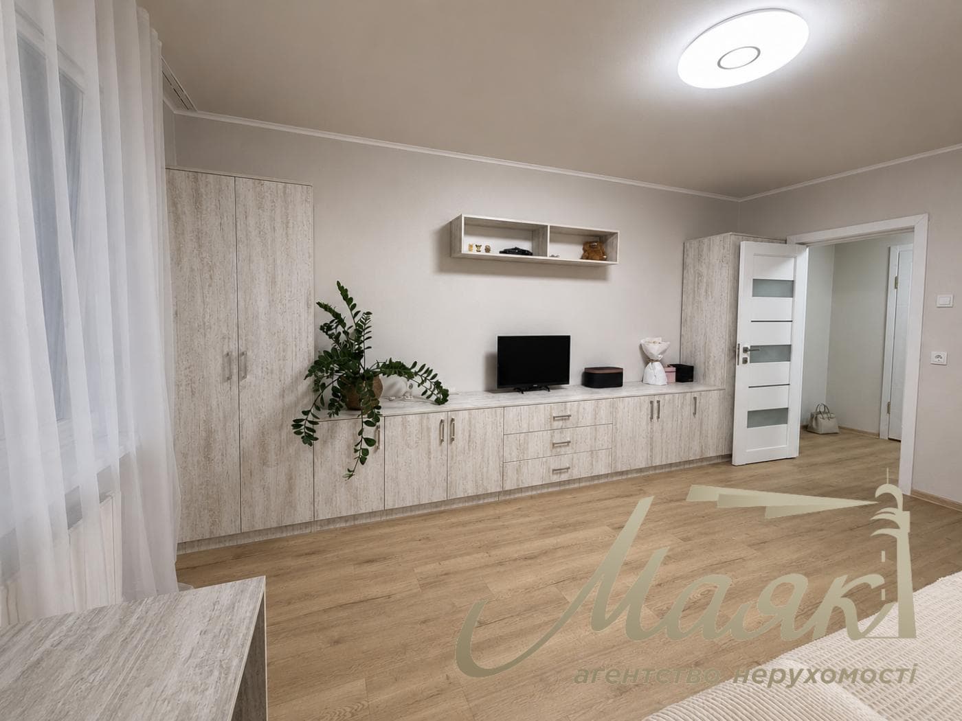 Продаж 1-кімнатної квартири з ремонтом у ЖК The Lakes, Голосіївський район, провулок Ясинуватський, Деміївка, Київ