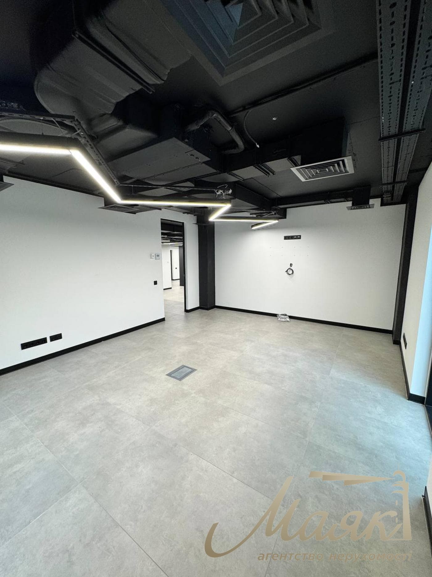 Office space for rent: 282.6 m² in the G Park Business Center, a Class A business center in the Holosiivskyi District.