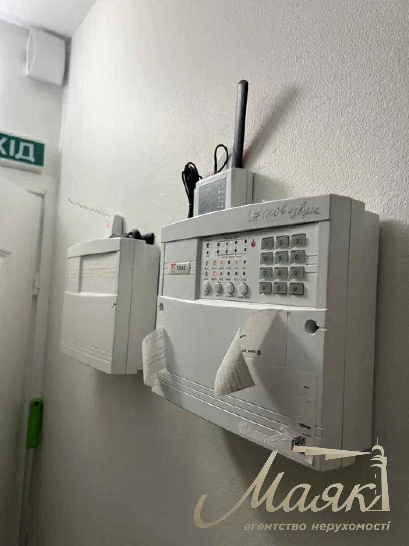 Аренда фасадного помещения 232 м.кв. возле GoodWine, м. Кловськая