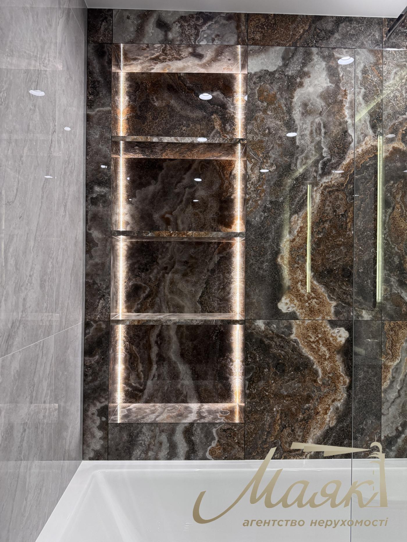 Продаж квартири 120m2 в ЖК Французький квартал 2, вул. Джона Маккейна 3а, Центр, Київ