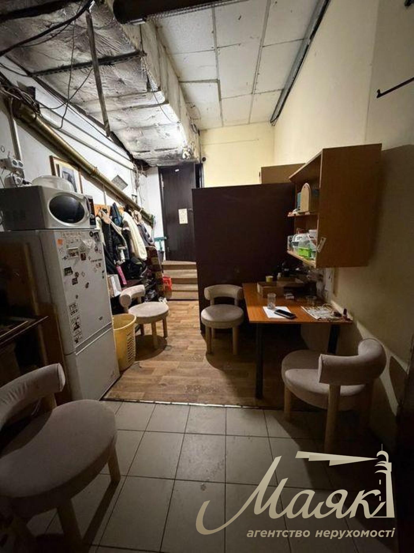 Оренда фасадного приміщення 250 м.кв. бул. Тараса Шевченка, Центр