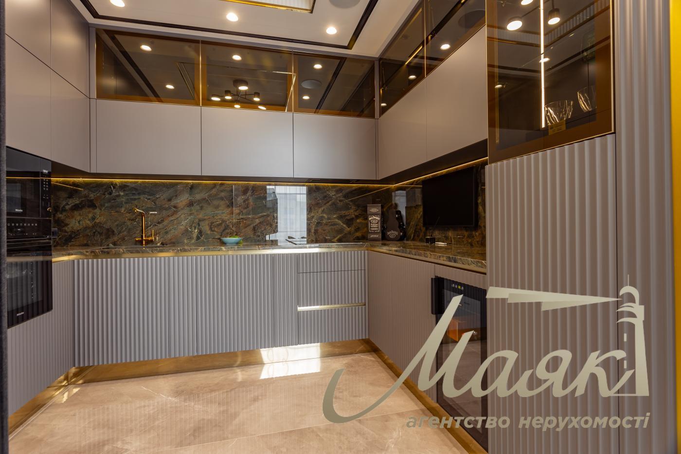 Продаж пентхауса 195 м² з терасою та дизайнерським ремонтом у ЖК Park Avenue VIP, Київ