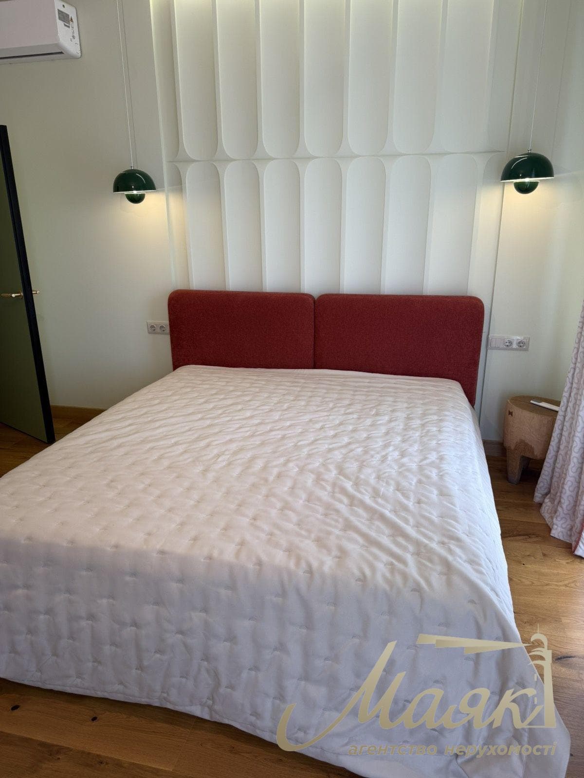 Rent a detached 3-story duplex (125 m²), 15 minutes from Kyiv, private yard, generator, and a terrace on the 3rd floor in the village of Hatne, Kyiv-Sviatoshynskyi District