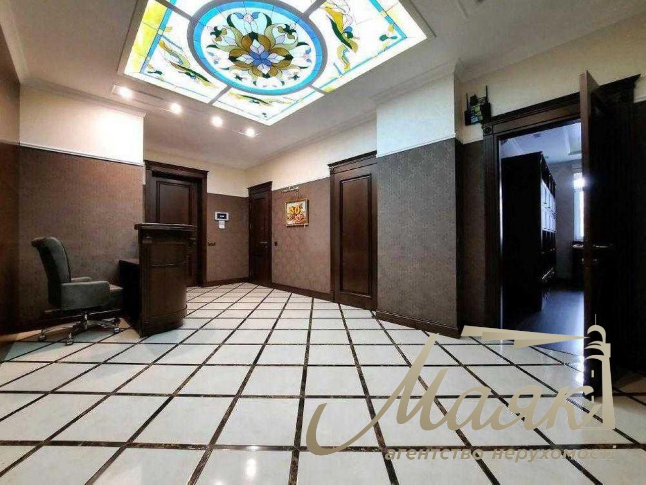 Office for sale in residential complex Park Hall 100 m2