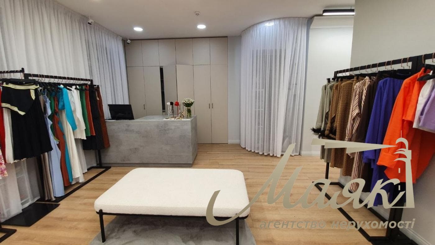 63 square meters of street-front space for rent on Pavlo Skoropadskyi Street (Lva Tolstogo Street), Downtown,