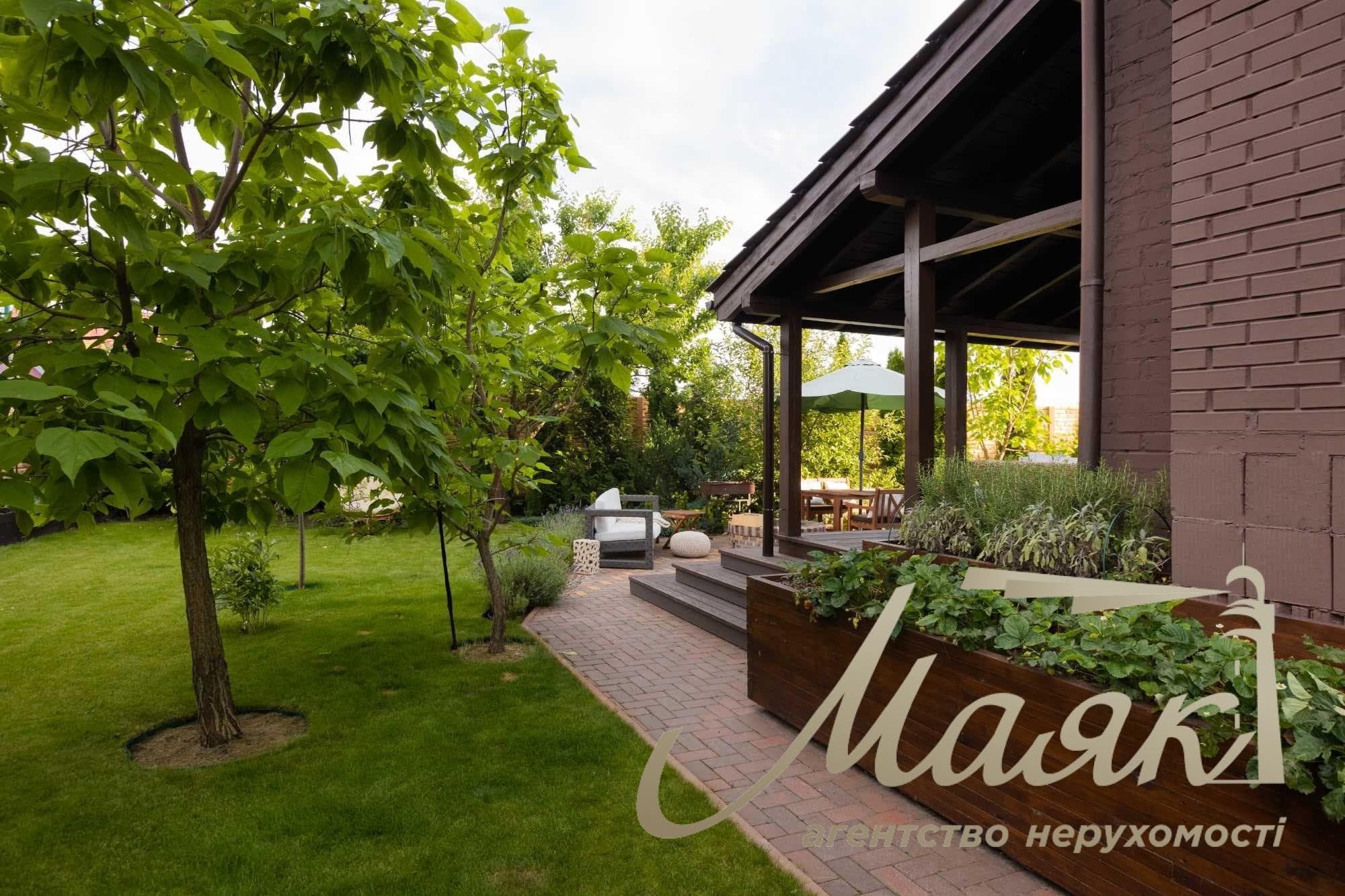 320 m² house for rent in Koncha-Zaspa. Cleaning and gardening services included