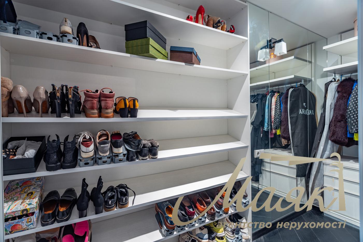 Rent 180m2 view apartment in LCD Novopecherskie Lipki, Andriy Verkhoglyada/Dragomirov Street 5, Pechersk, Kyiv