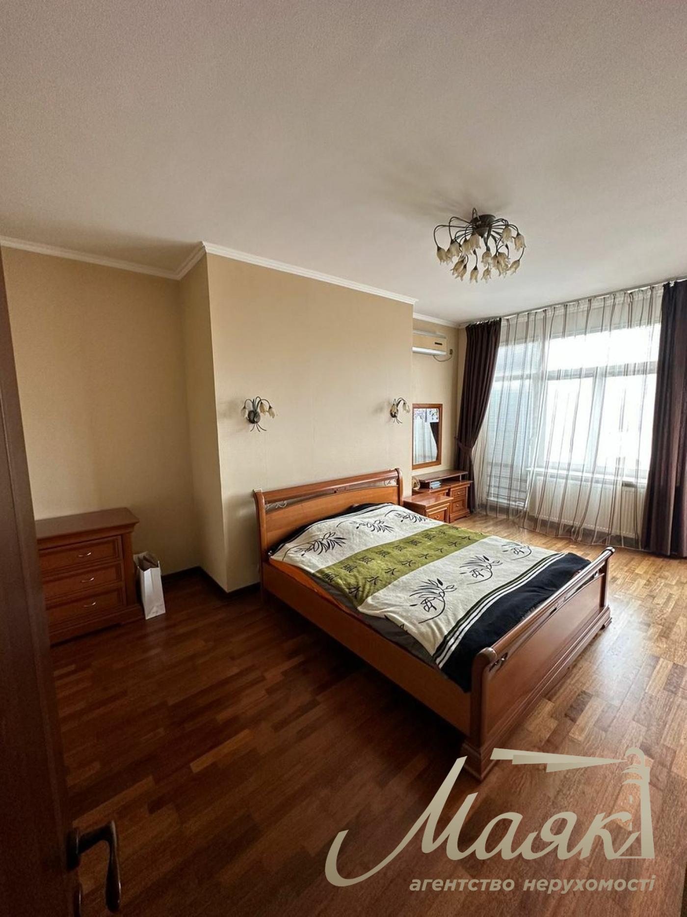 Продаж 4к квартири вул. Кловський Узвіз, Печерськ