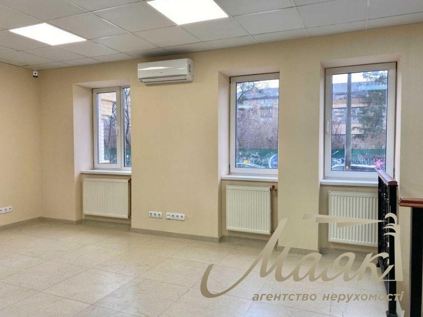 Оренда комерційного приміщення площею 200 м2, вул. Юрковська, 28