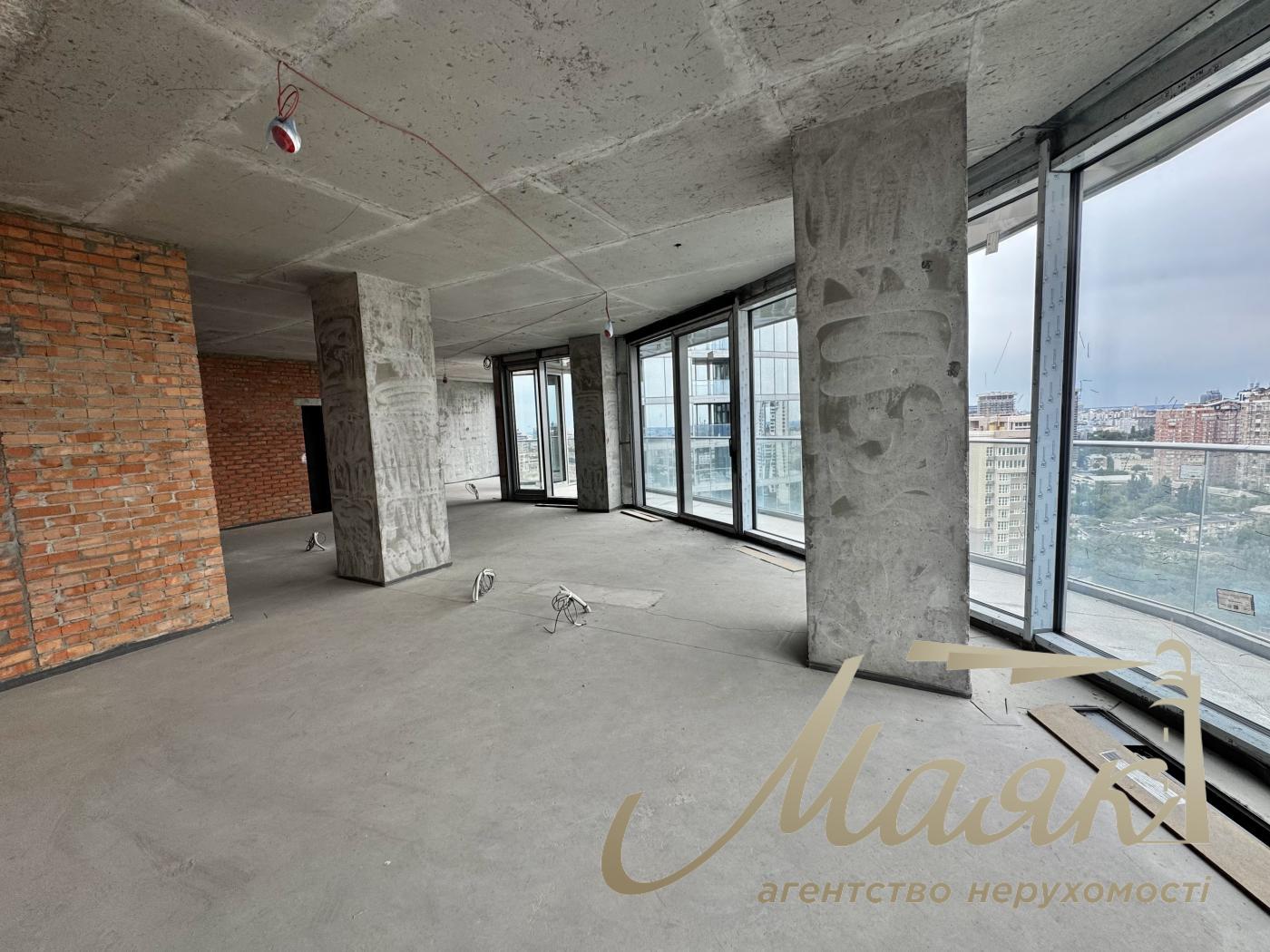 Продажа квартиры без ремонта 240 кв.м. в ЖК Taryan Towers